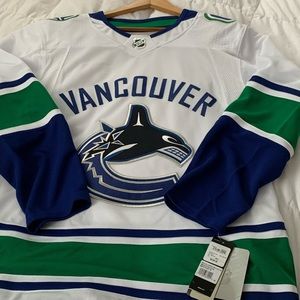 Authentic Vancouver Canucks Away Jersey - Mens Size 50 (Medium)